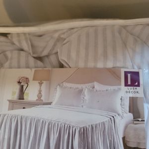 Queen Bedding skirt and shams